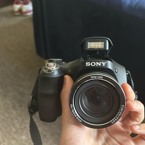 I am selling a Sony cyber-shot DSC-H300.